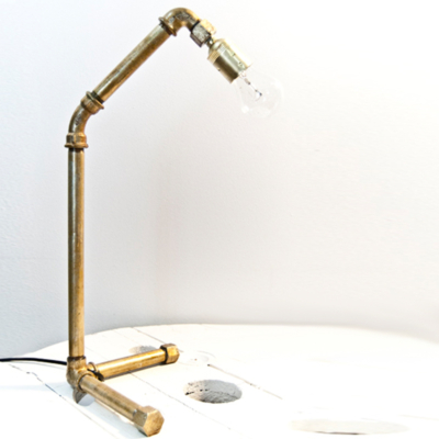 Lámpara de mesa de tubería