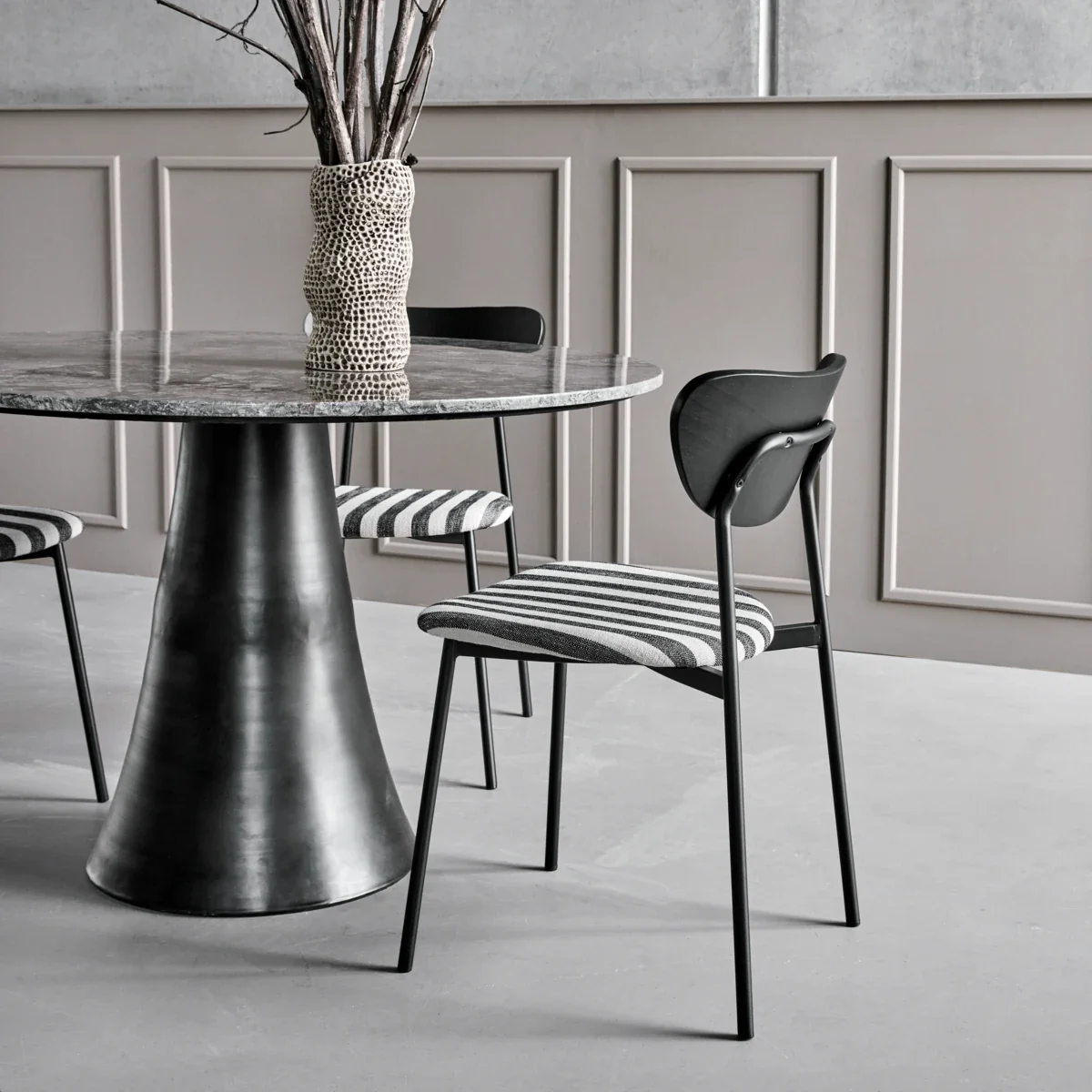silla-noir-line-batlloconcept