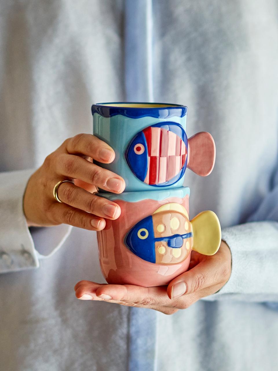 taza pez colorido pink y yellow